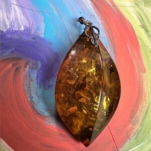 LARGE AMBER PENDANT DANGLE AMBER WITH BITS OF FLORA GREEN GLOW 5487 Y